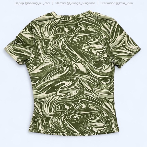 Green and white ribbed top 💚🤍 - Picture 3 of 5